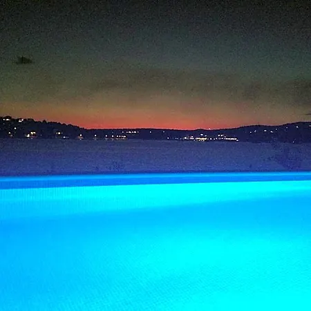 Lux 4*