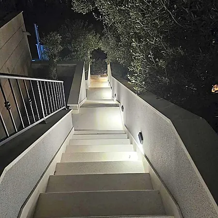 Lux فندق 4*