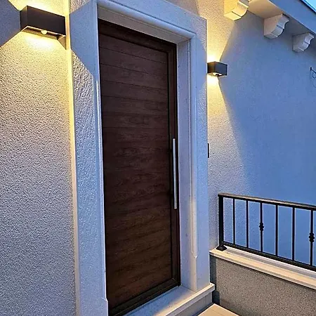 Lux 4*